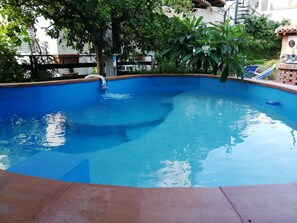 حمّام سباحة خارجي