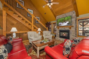 獨棟房屋, 多張床, 熱水浴缸 | 起居區 | 82-吋平面電視、有線頻道、電視、壁爐