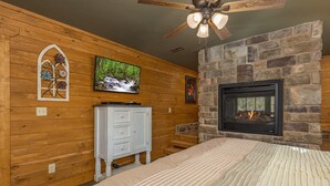House, Multiple Beds, Hot Tub | Interior - Bearvue Point (Gatlinburg)