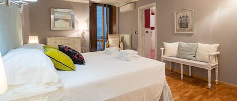 Romantic Apartment, 1 Bedroom | 1 bedroom, premium bedding, down comforters, individually decorated