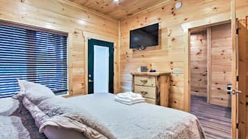 4 bedrooms, individually decorated, individually furnished, desk