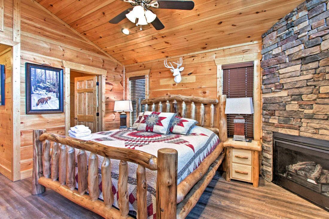 Cabin, Multiple Beds, Hot Tub | 4 bedrooms, individually decorated, individually furnished, desk