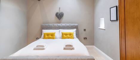 1 bedroom, WiFi (free), bed sheets
