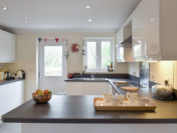 Dishwasher, high chair, freezer - 3 bedroom accommodation in Bampton, near Tiverton (Bampton, near Tiverton)
