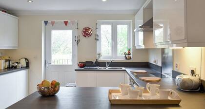 3 bedroom accommodation in Bampton, near Tiverton
