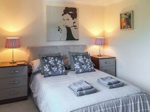 3 bedrooms, free WiFi, bed sheets