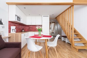 Microwave, dishwasher, coffee/tea maker, cookware/dishes/utensils - Duplex Studio Stachowicza by Renters (Kraków)