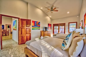 4 soverom, safe på rommet, strykejern/-brett og reiseseng for barn