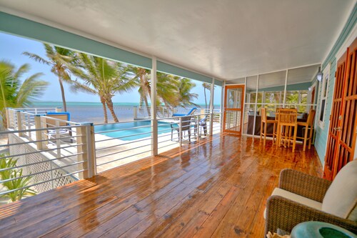 Private Beachfront Home-4 BR/4 BA-Infinity Pool-Personal Chef-Pier-Boat-Captain