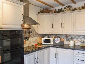 Dishwasher, cookware/dishes/utensils, freezer