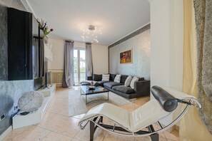 Family Apartment, 2 Bedrooms (Ulivi Apart 500m Lake And Center) | Living area | TV