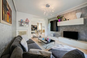 Family Apartment, Multiple Bedrooms (Silvy Apt Salò | Charming & Near) | Living area | TV - Silvy Apt Salo Charming & Near Center (Salò)