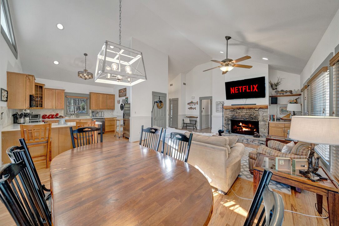 Newly renovated Mountain retreat, close to amenities, pet friendly.  