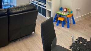 Family Apartment, Ensuite (Ashshmali's) | Lounge - Ashahmali's Apartment (Southampton)