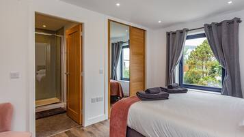 4 bedrooms, free WiFi, bed sheets