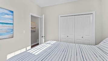3 bedrooms, iron/ironing board, travel crib, free WiFi