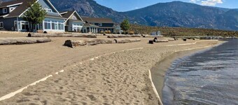 Sept Long Weekend | Sleeps 8 | Close to pool
