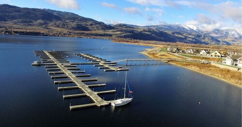 Sleeps 8 | Close to pool | Boat Slip Included!!