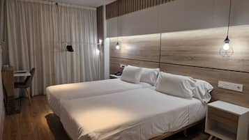 Minibar, wifi gratis y ropa de cama 