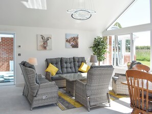 Interior - A wonderful choice for an escape with friends. (Cowes)