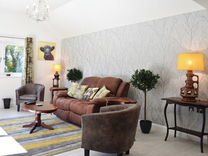 Living area - A wonderful choice for an escape with friends. (Cowes)