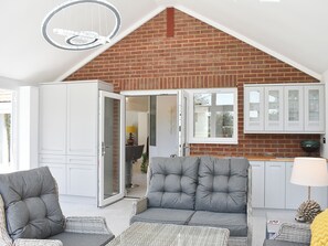 Interior - A wonderful choice for an escape with friends. (Cowes)