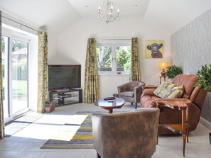 TV - A wonderful choice for an escape with friends. (Cowes)