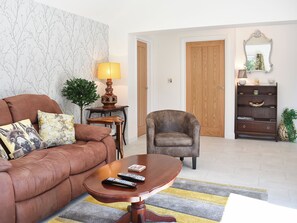TV - A wonderful choice for an escape with friends. (Cowes)