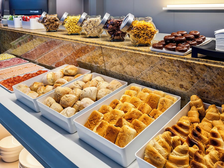 Desayuno buffet diario (EUR 9.50 por persona)