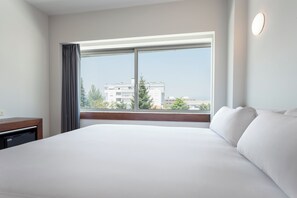 Standard Double Room | Desk, laptop workspace, blackout curtains, soundproofing - B&B Hotel e Apartamentos Felgueiras  (Felgueiras)