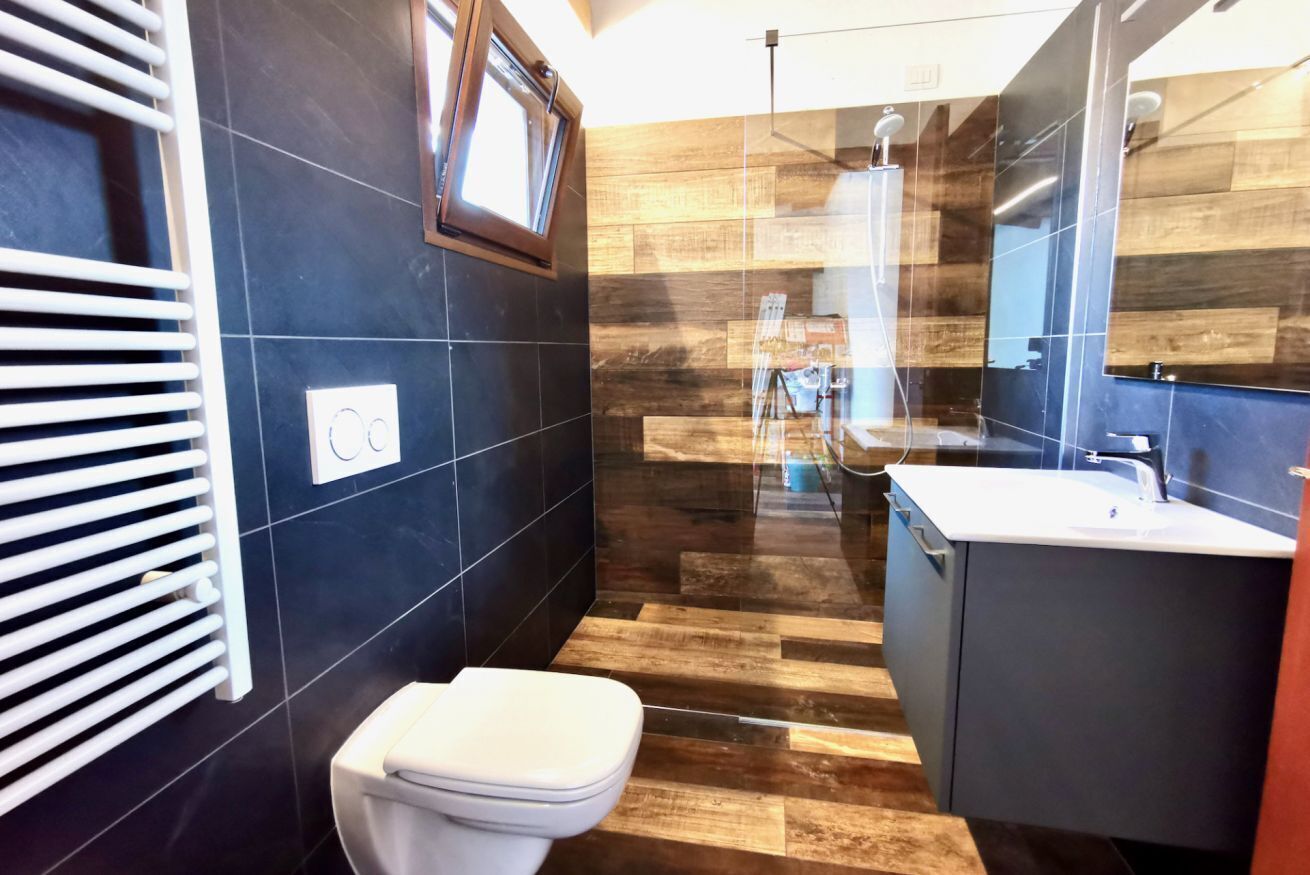 Doccia, asciugacapelli, bidet, asciugamani