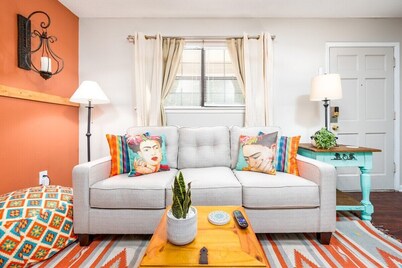 Near Rapides Med 🏥 |King Bed 🛏| 55" TVs🖥