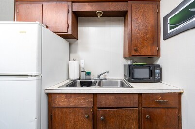 Long Stay• Near D.T• King Bed• Smart TV• Pets• W/D