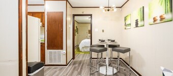 Long Stay• Near D.T• King Bed• Smart TV• Pets• W/D