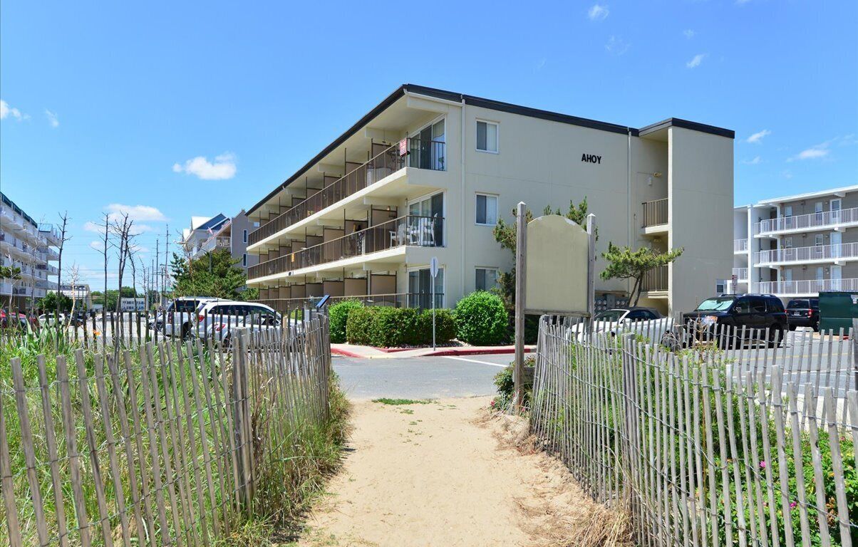 Nicely Furnished and Updated 1 BR 1 BA Unit - Steps from the Beach!
