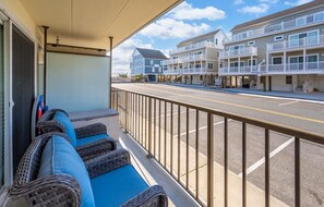 Property grounds - Nicely Furnished and Updated 1 BR 1 BA Unit - Steps from the Beach! (Ocean City)