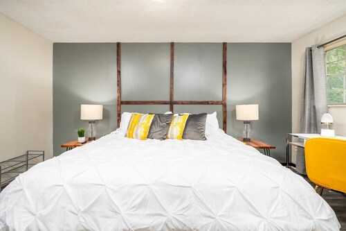Work Travel• KingBed• P&G• Kitchen• W/D• Pets•WiFi