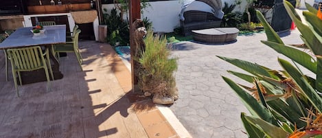 تناول الطعام بالخارج