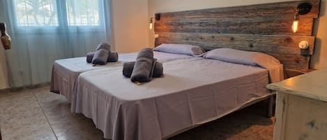 3 chambres, coffre-fort, accès au Wi-Fi (inclus), literie fournie