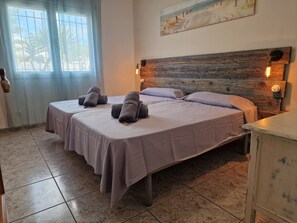 3 bedrooms, in-room safe, free WiFi, bed sheets