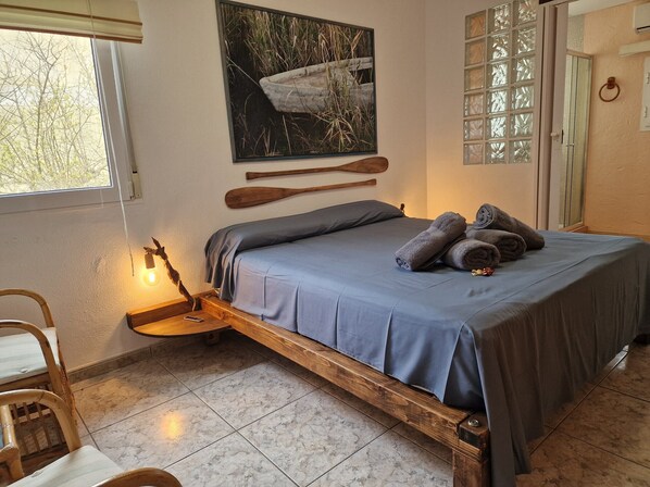 3 bedrooms, in-room safe, free WiFi, bed sheets