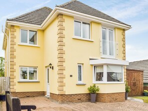 Exterior - 2 bedroom accommodation in Ferryside (Ferryside)