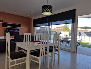 Dining - "Marc"@MARISOL: 550m to the beach, private pool, A/C, WiFi, dog beach. (Riumar)
