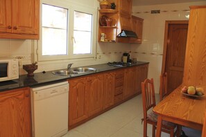 Réfrigérateur, micro-ondes, four, lave-vaisselle