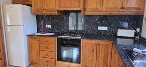 Refrigerador, microondas, horno y lavavajillas