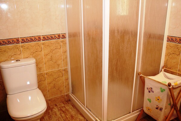 Shower, towels
