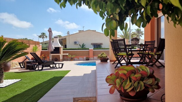 A patio with a pool, lounge chairs, and a dining table. - "Mireli"@MARISOL: 300m to the beach, private pool, A/C, WiFi, dog beach. (Riumar)
