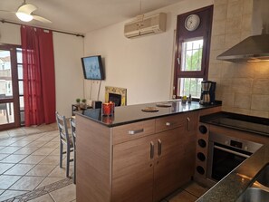 Fridge, microwave, oven, coffee/tea maker
