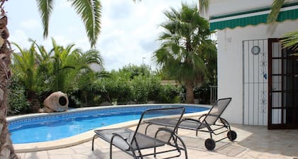 "Noella“@MARISOL: 200m zum Strand, Privat-Pool, A/C, WiFi, Hundestrand