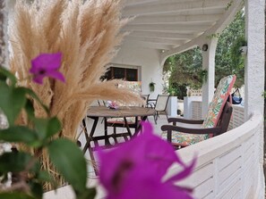 Outdoor dining - "Flora"@MARISOL: 400m to the beach, private pool, A/C, WiFi, dog beach (Riumar)
